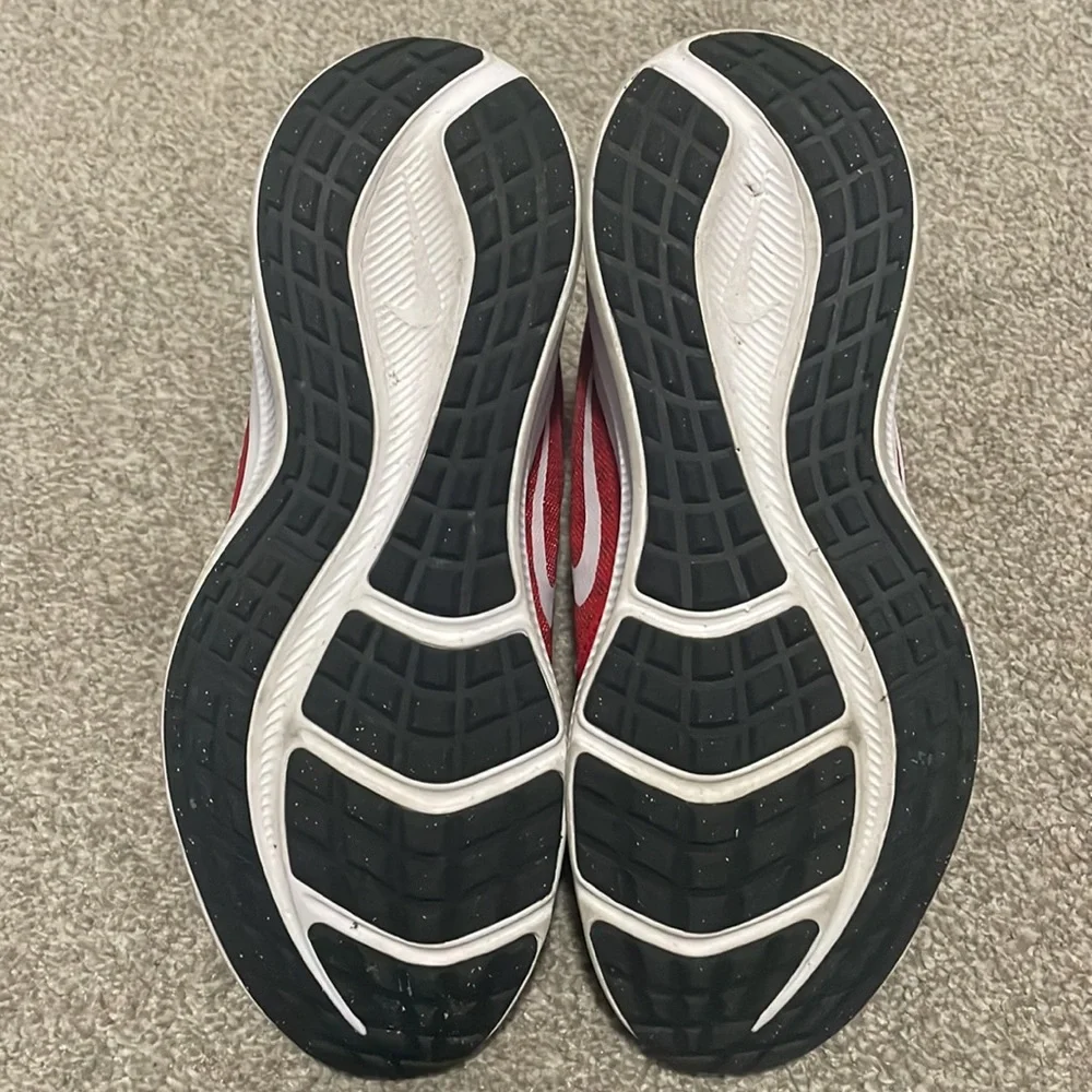 Red Nike Downshifter boys shoes - Picture 4 of 4